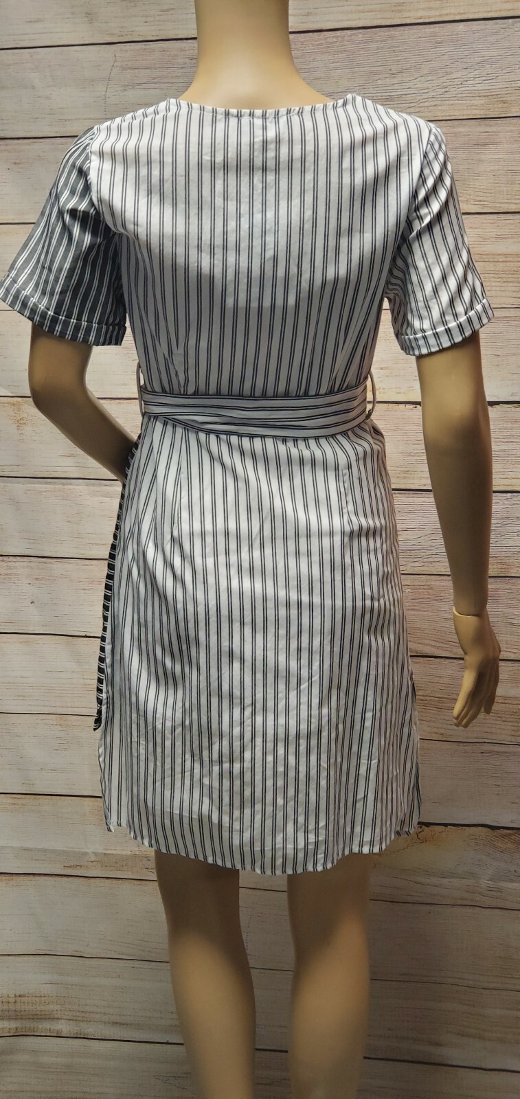 NWT VERY J M WHITE GRAY STRIPE V-NECK SURPLICE CUFFED HI-LOW BELTED BOHO DRESS
