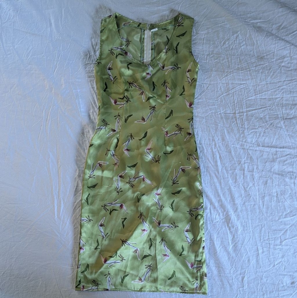 VTG Satin Pastel Green Sleeveless Shoe Print Sheath Dress Novelty Silky Fitted