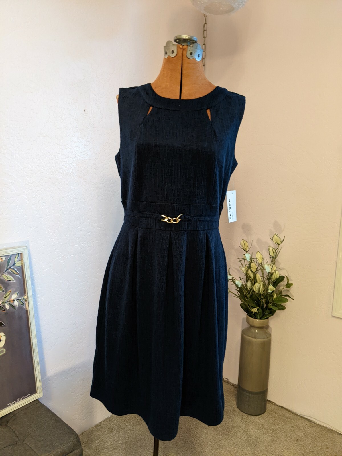 En Focus soft lined sleeveless navy blue woman’s dress sz 10 round neckline NWT