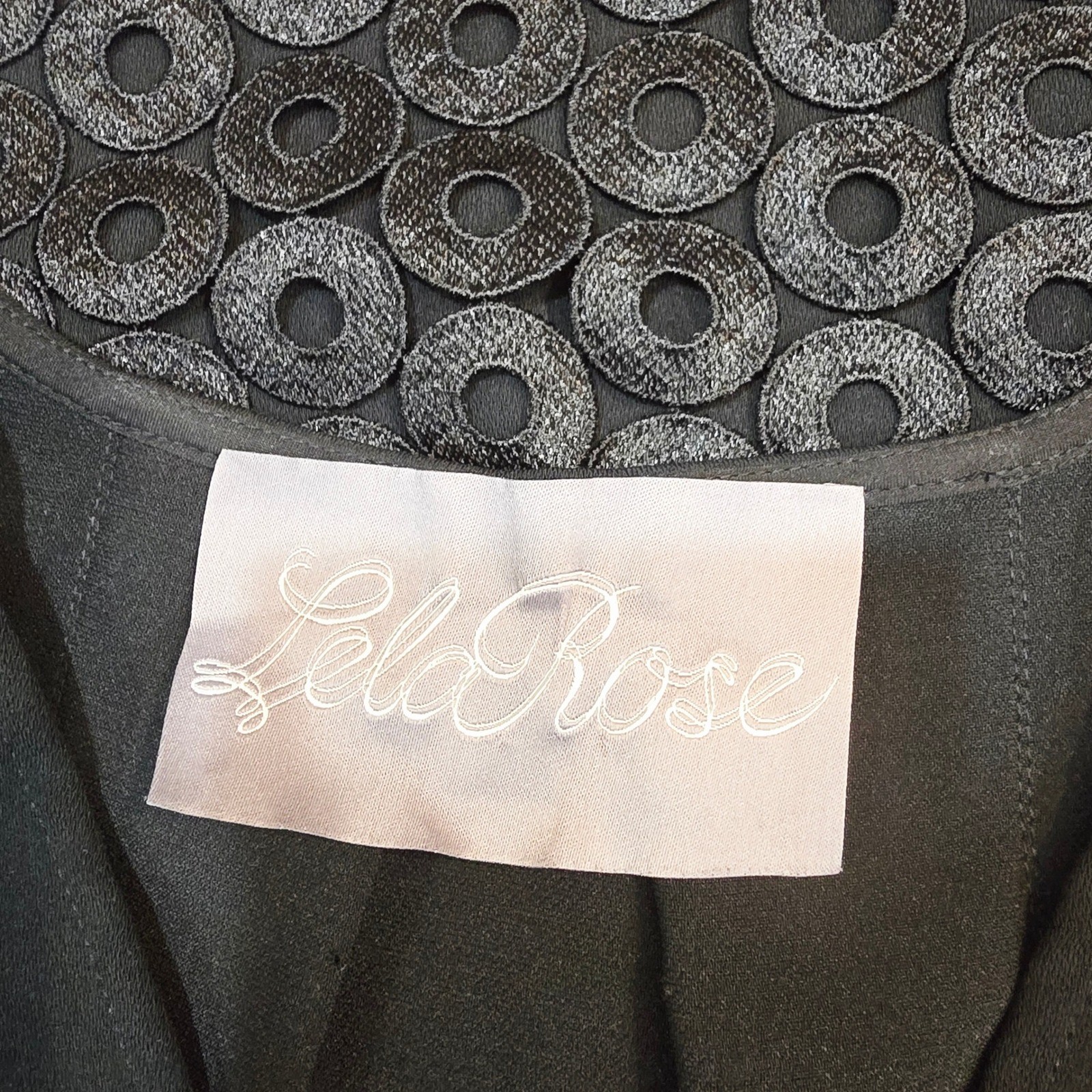 Lela Rose Black Sleeveless V-Neck Shift Dress Laser Cut Circle Hem Size 8