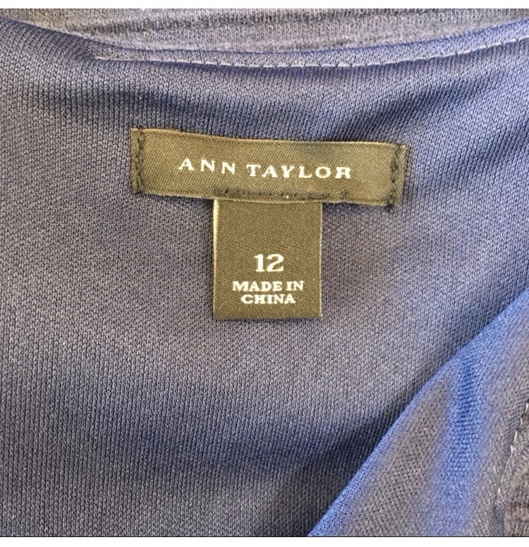 ANN TAYLOR NAVY BLUE TEXTURED FIT FLARE 12 WOMEN CLASSIC SHORT SLV VNECK DRESS