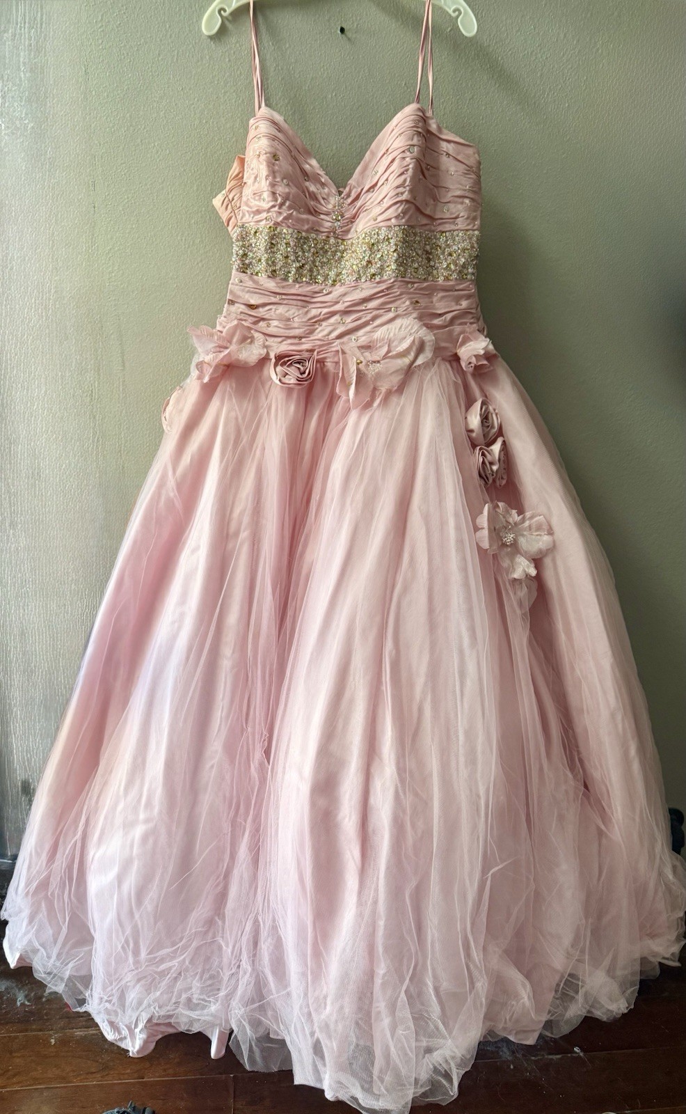 JOVANI BEYOND DIVISION RUCHED BODICE FLORAL APPLIQUÉ PINK BALL GOWN Sz.20