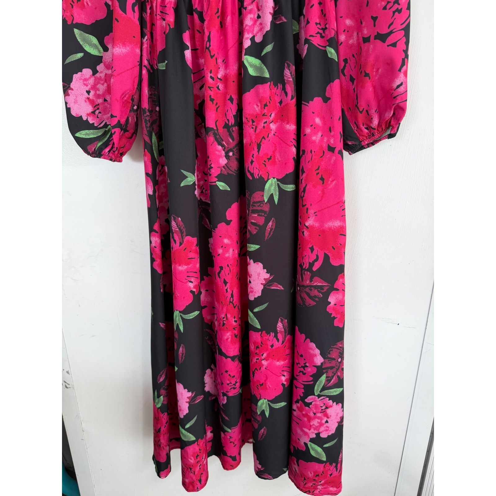 MaxigeruiPink Floral Maxi Dress Long Sleeve V-Neck Smocked Waist Black Small NWT