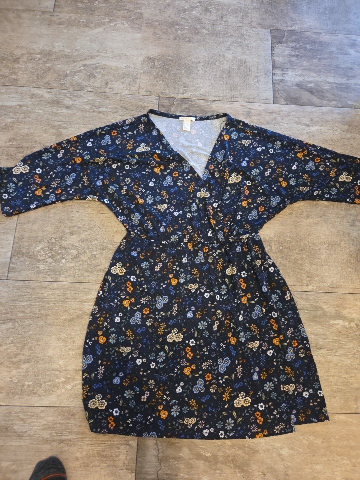 BASIC Women’s Periwinkle Floral V-Neck Short Sleeve Dress Size L