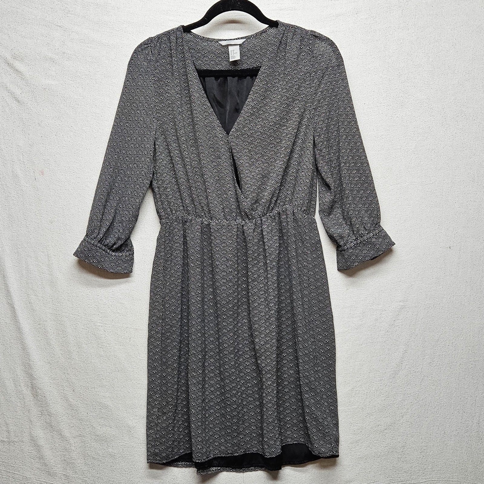 H&M Dress Women’s Size 8 Black/White Rainbow Design Long Sleeved Flowy 101255