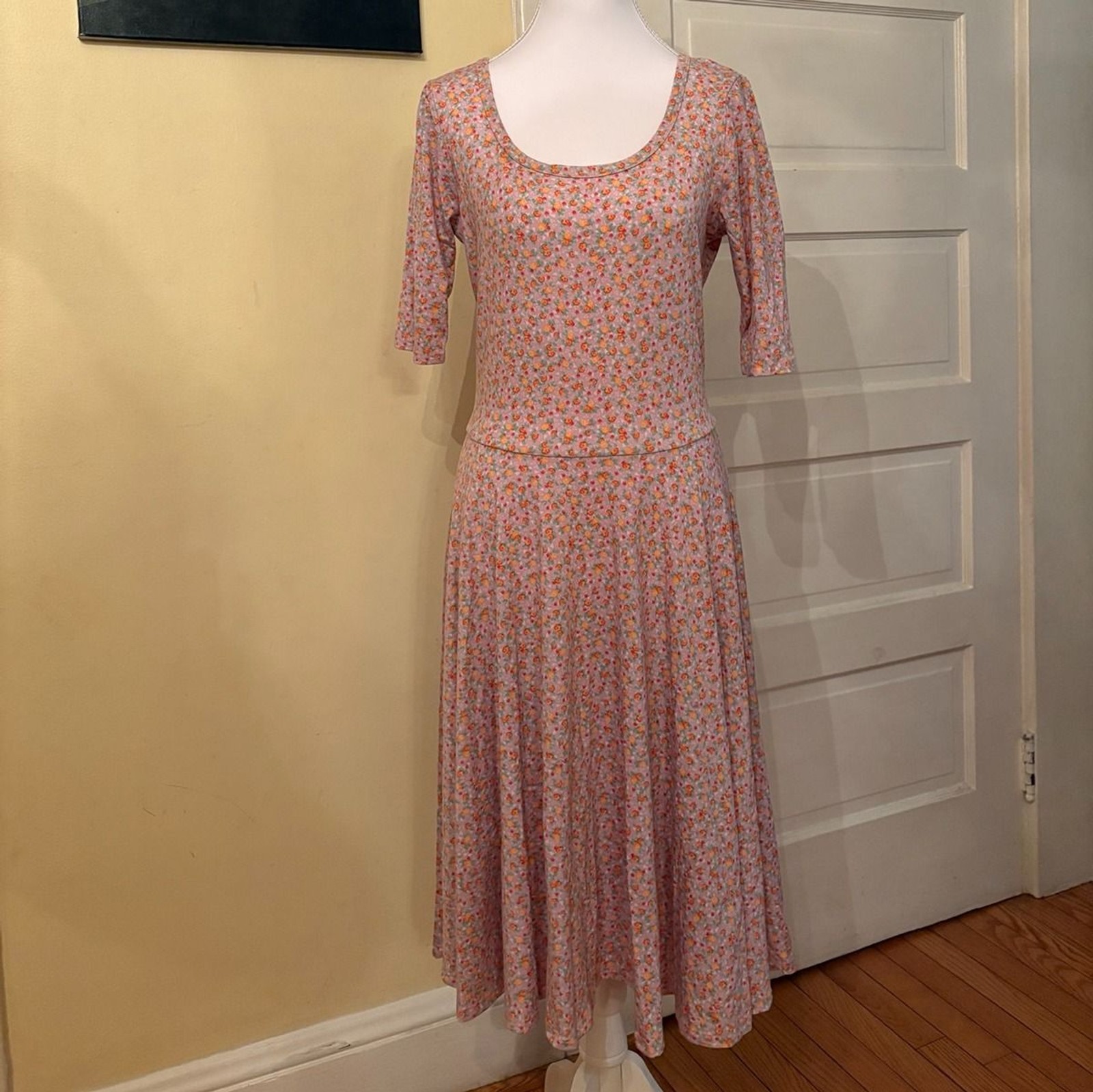 LuLaRoe Nicole dress NWOT pink floral stretchy scoop neck mid length sleeve soft