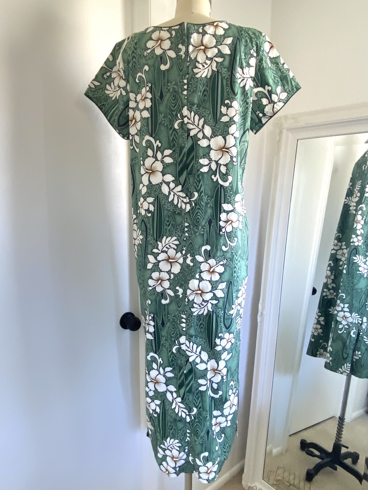 Pristine Vintage Island Aloha Wear Hawaiian Surf hula muumuu dress size large