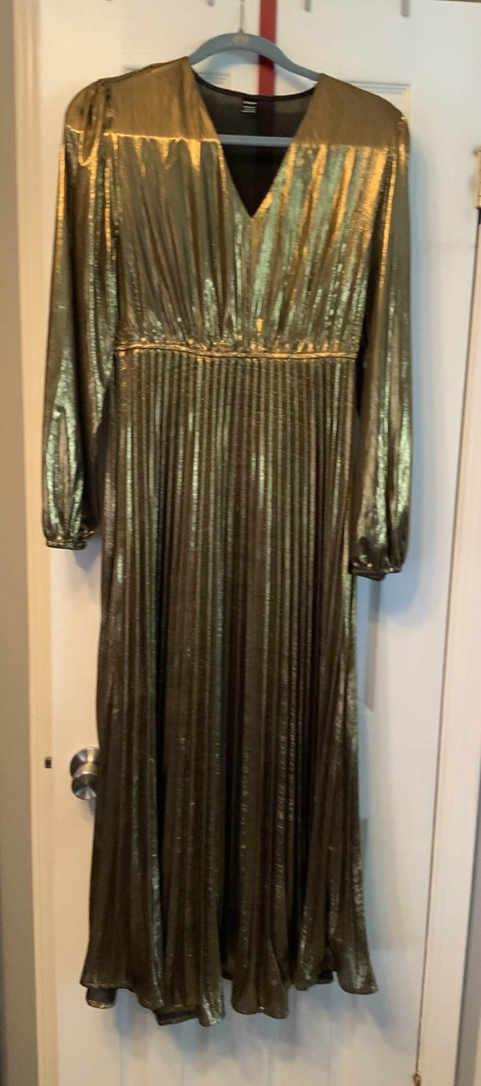 Women’s Gold Metallic Pleated V-Neck Long Sleeve Lined Maxi Dress Size M