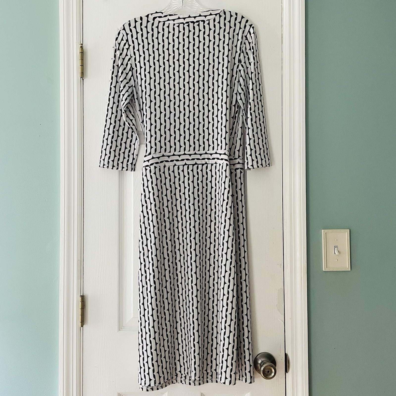 Bisou Bisou Women Size 8 Black Patterned Chain Link Midi Wrap Dress