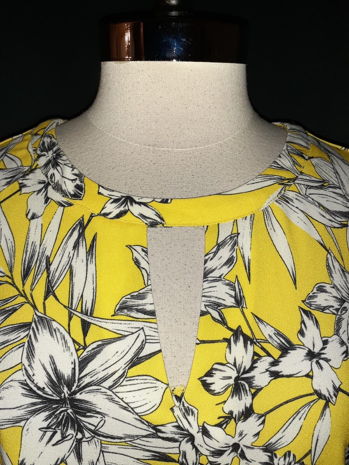BEIGE BY ECI Size M Shift Dress Black Yellow White Floral 3/4 Sleeve Pockets