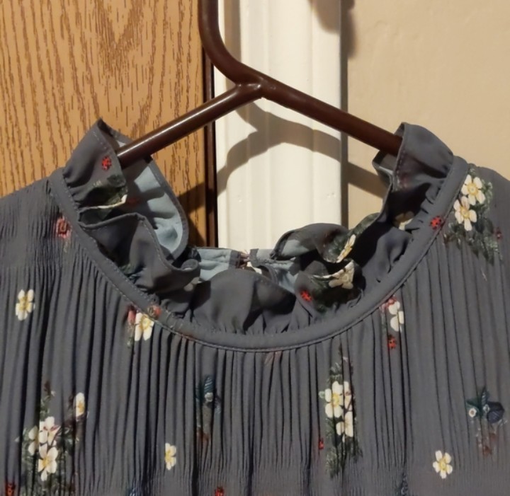Ted Baker Oracle Mock Neck Midi Ruffle Gray Pleated Sleeveless Floral Size 4
