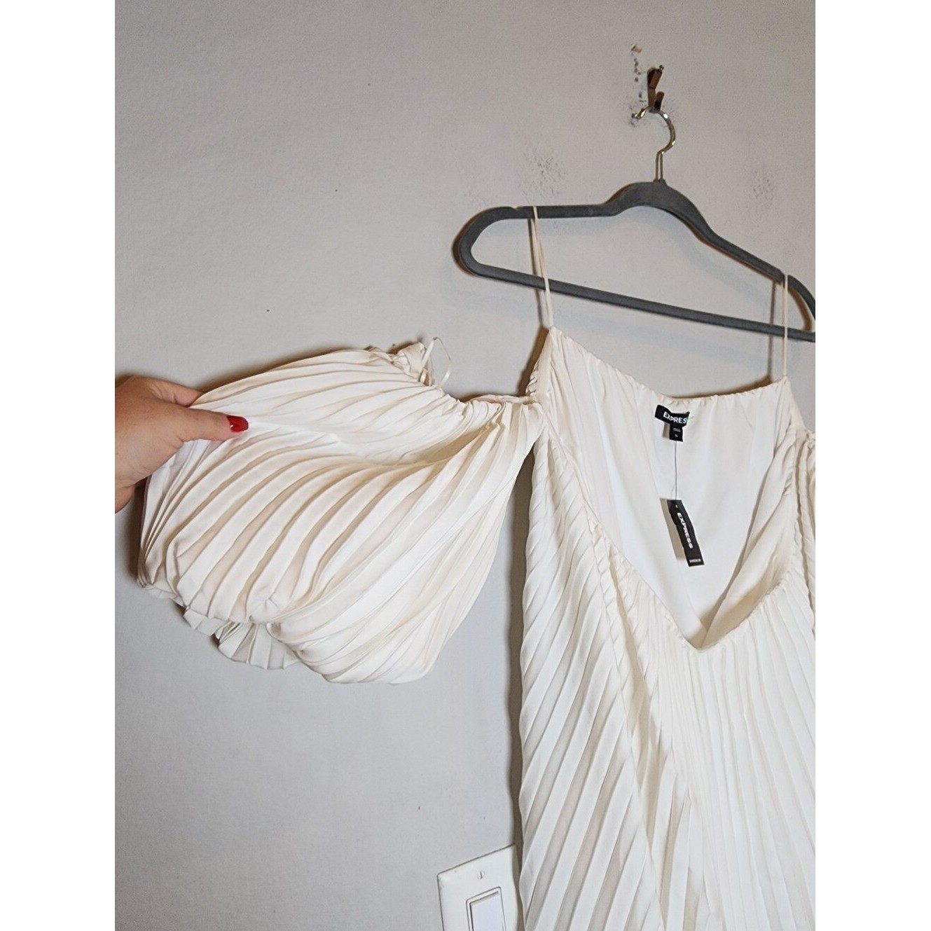 Size XL NWT Express Off Shoulder Pleated Mini Dress Ivory Stretch Women’s