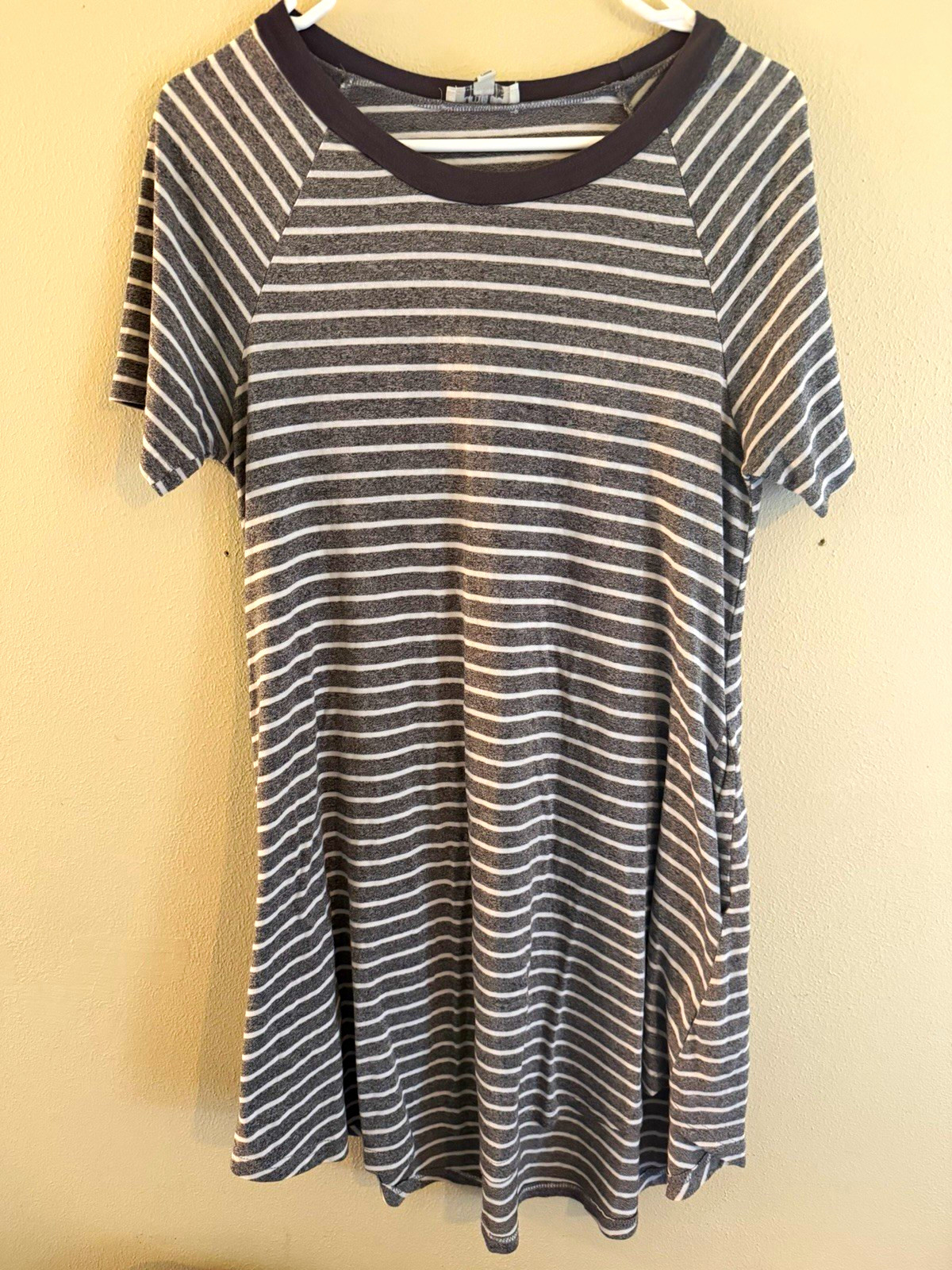 Umgee Gray/White/Black Striped Crew Neck Short Sleeve T-Shirt Dress M