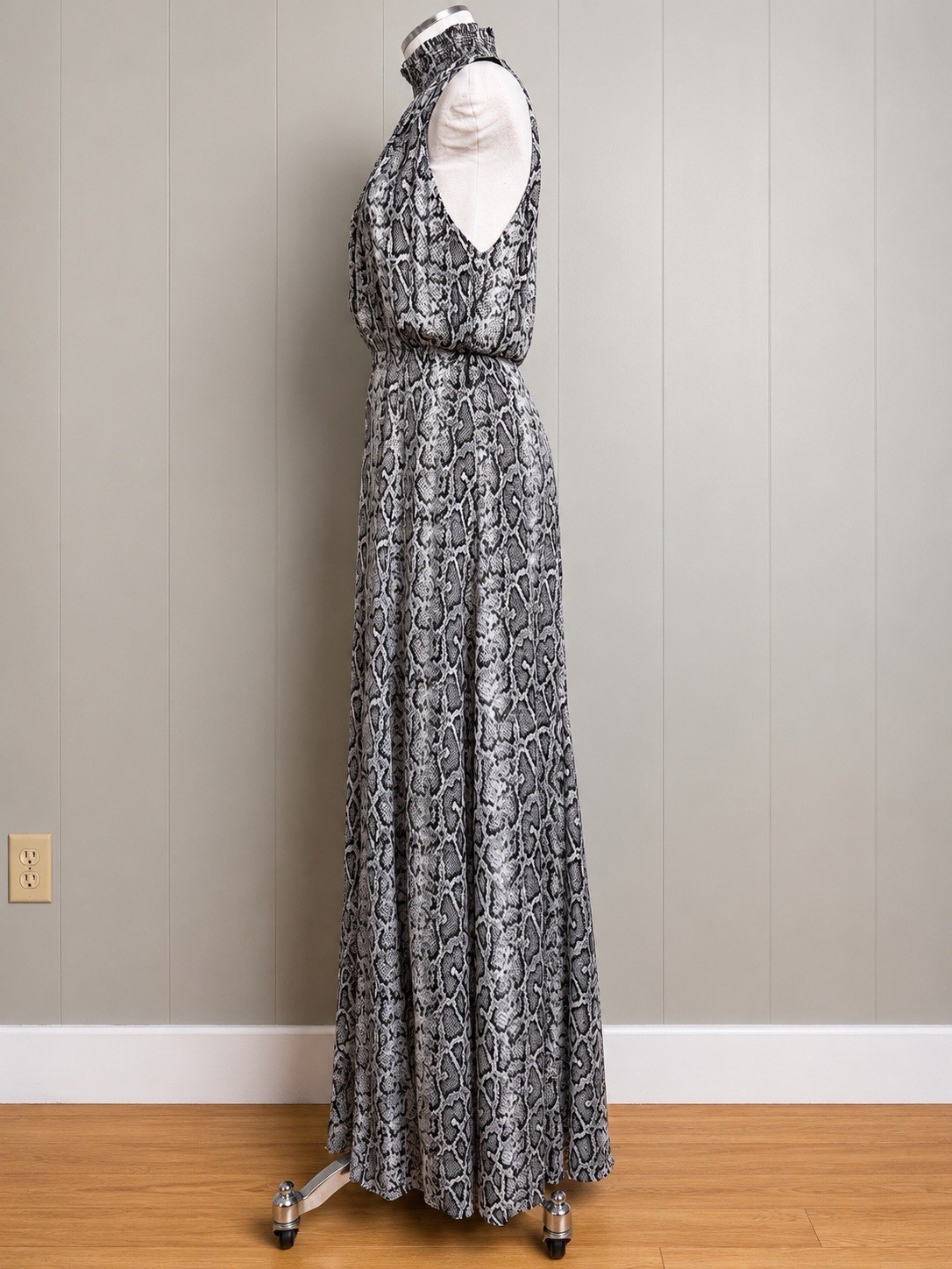 Alice + Olivia Snake Print Halter Maxi Dress Mock Neck Size 4