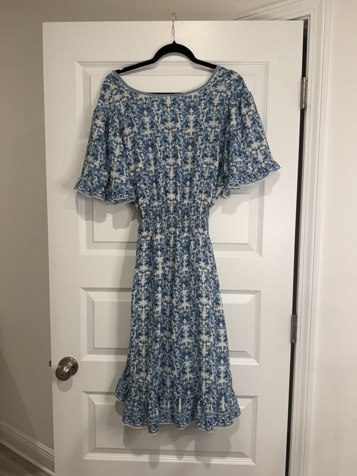 Max Studio S Blue/White Floral Wrap mini Dress V-Neck Smocked Ruffle Flutter Tie