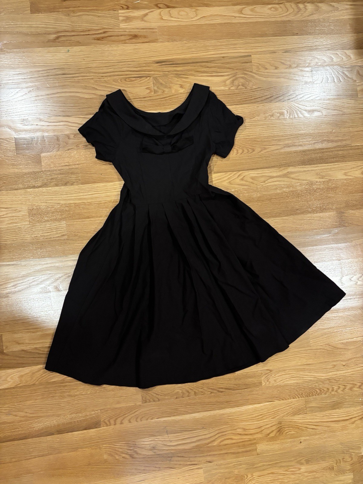 Gown Town Black Fit & Flare Knee Length Cap Sleeve Crew Neck Dress Size L