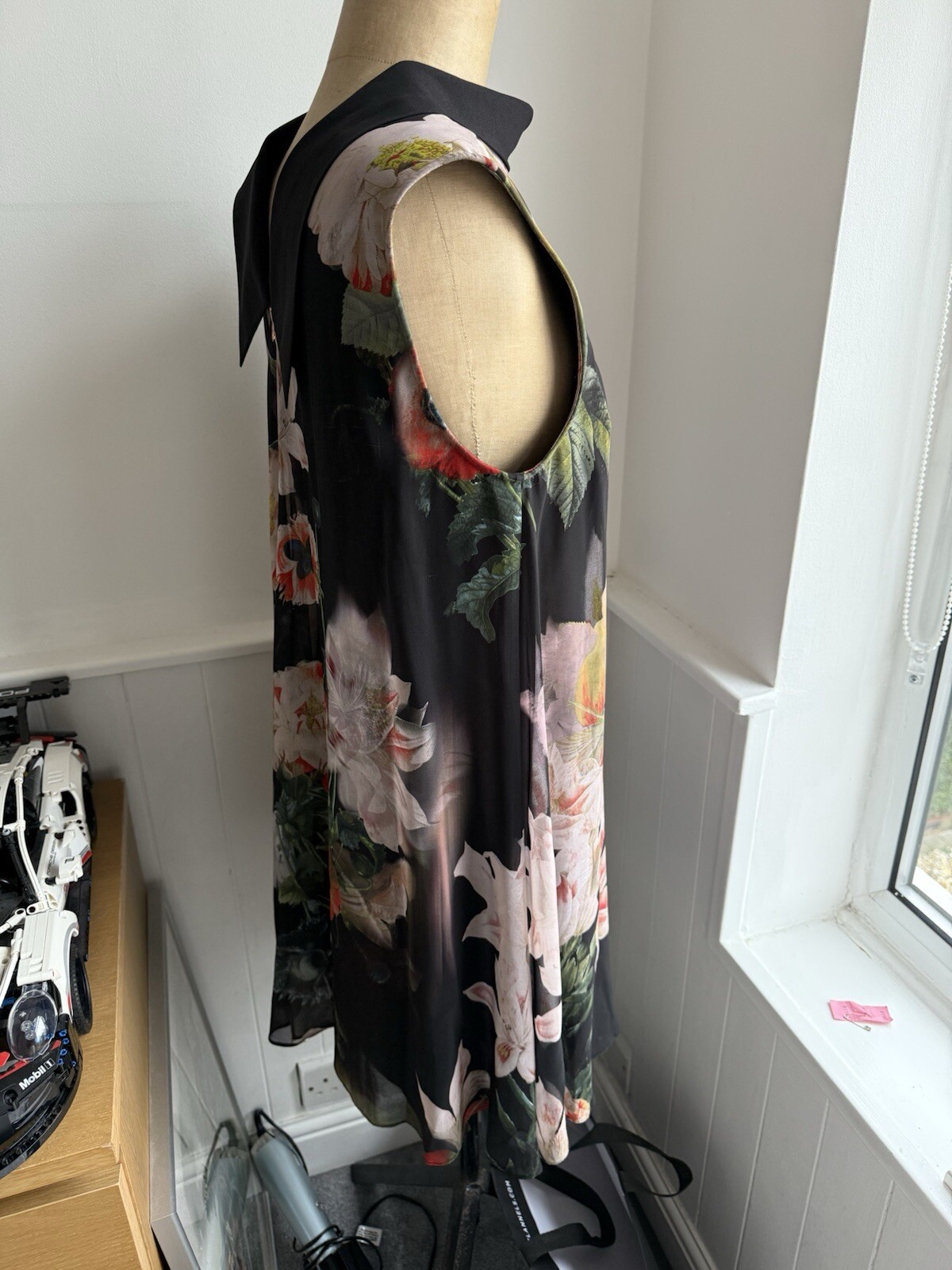 Ted Baker Sleeveless Draped Collared Style Floral Print Dress Size 12/14