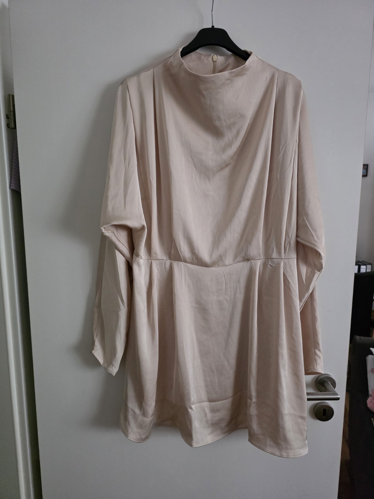 Elegant satin look tunic by H&M size L