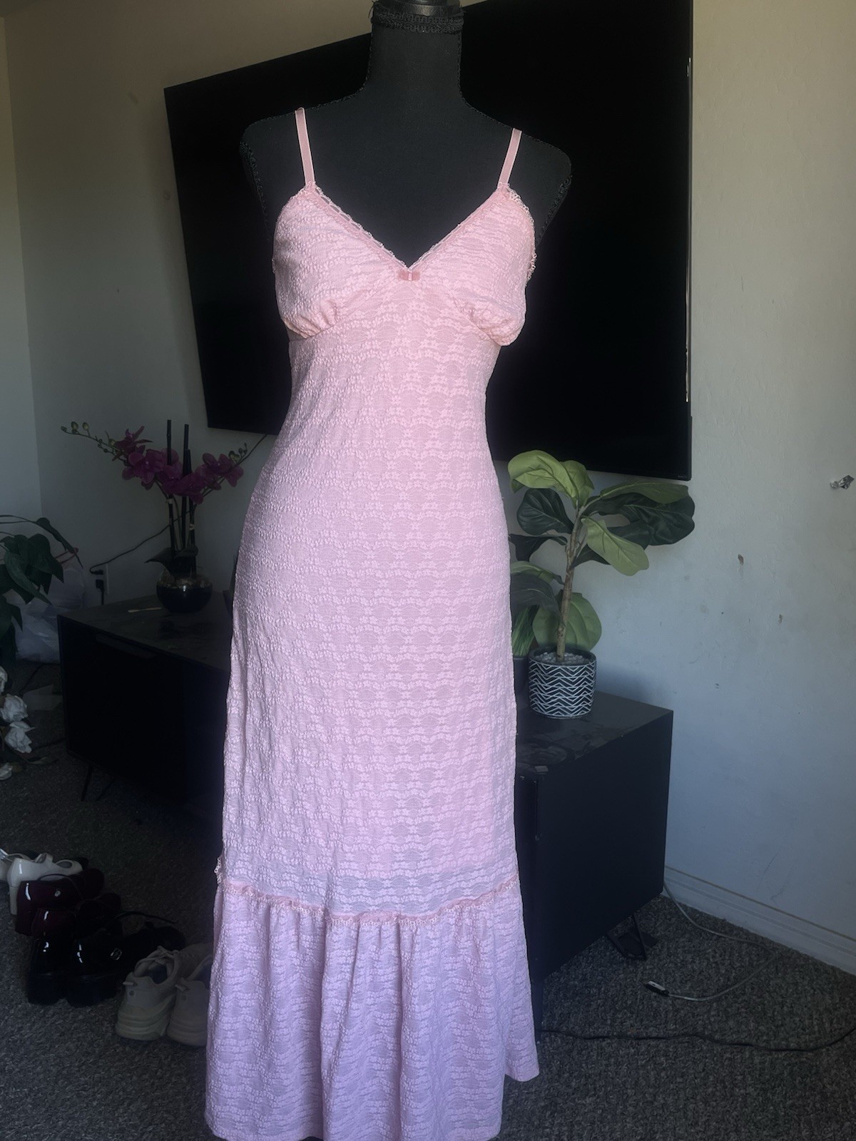 No Boundaries Pink Lace Slip Maxi Dress V-Neck Strappy Sleeveless Ruffle Hem S