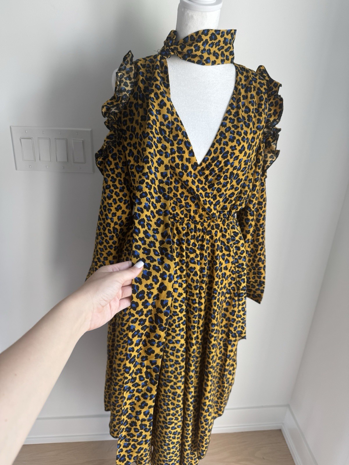 Akira Forever Lusting Yellow Leopard Maxi Dress Tie Neck Women’s Small NEW