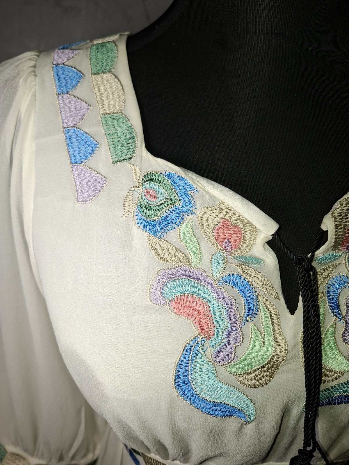 Anna Sui Silk Embroidered Boho Dress Ivory Mini 70s Style Tassel Tie