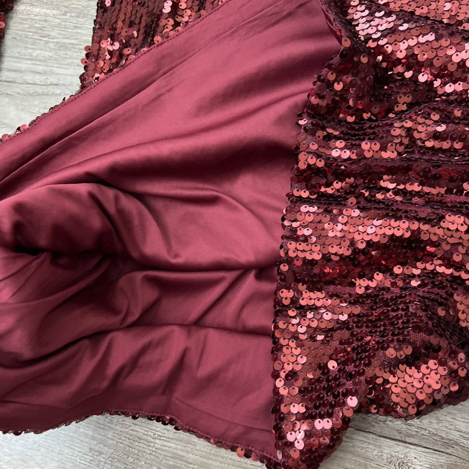 Elodie Bell Sleeve Sequin Mini Dress Womens L Burgundy V Neck New