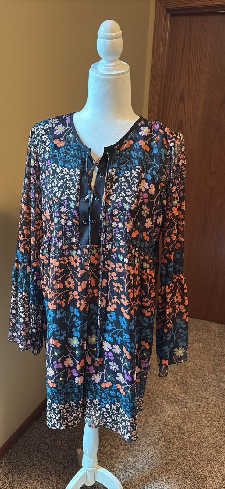 BCBGeneration Floral Dress Size M Womens Long Sleeve Tie Neck Summer party
