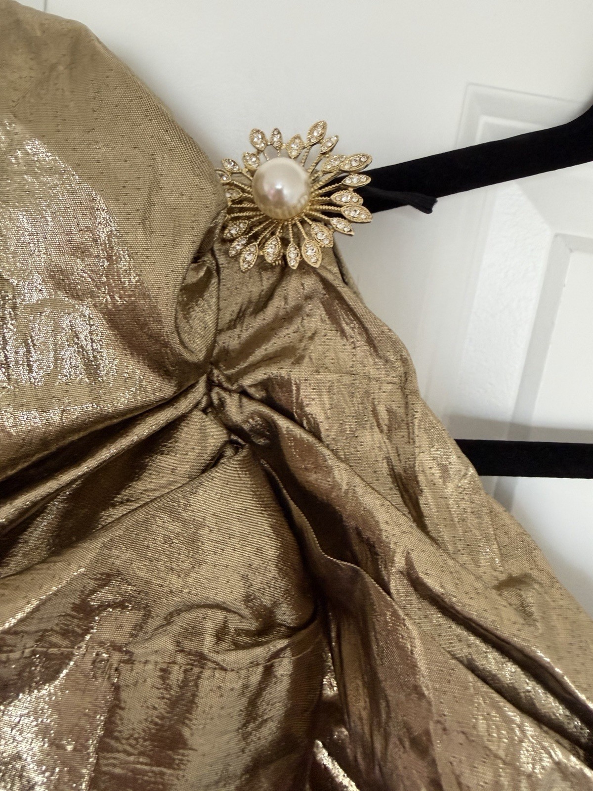 Nicole Studio New York 6 Gold/Black Metallic One Shoulder Ruched Sheath Knee