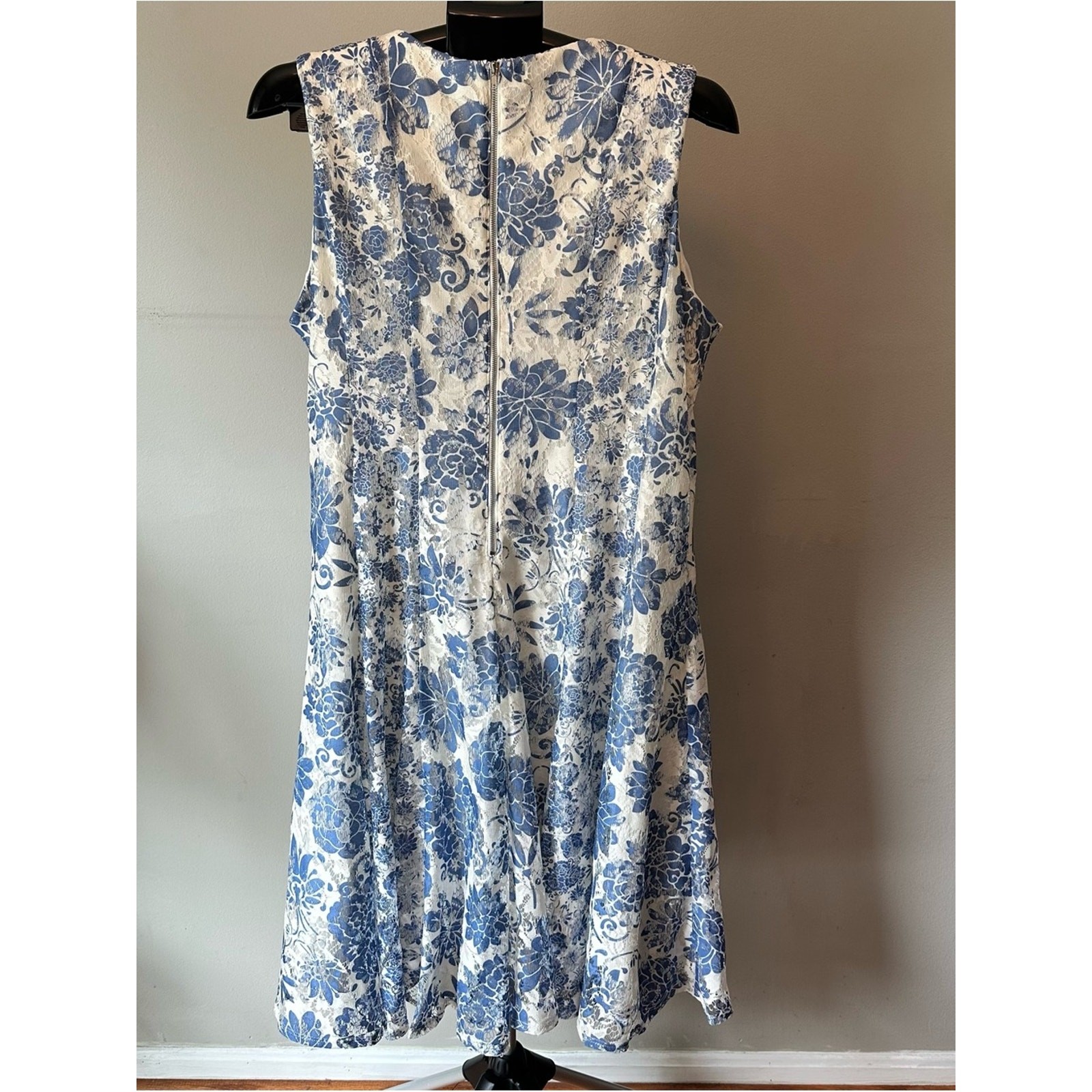 Danny & Nicole White and Blue Floral Midi Dress, size 16