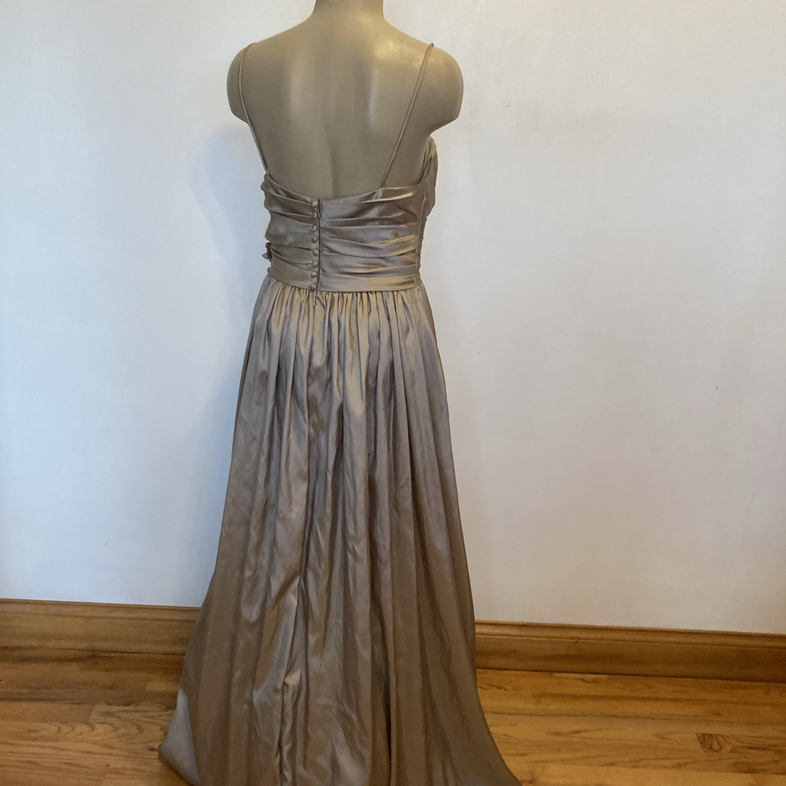 Watters and Watters size 6 beige long gown dress