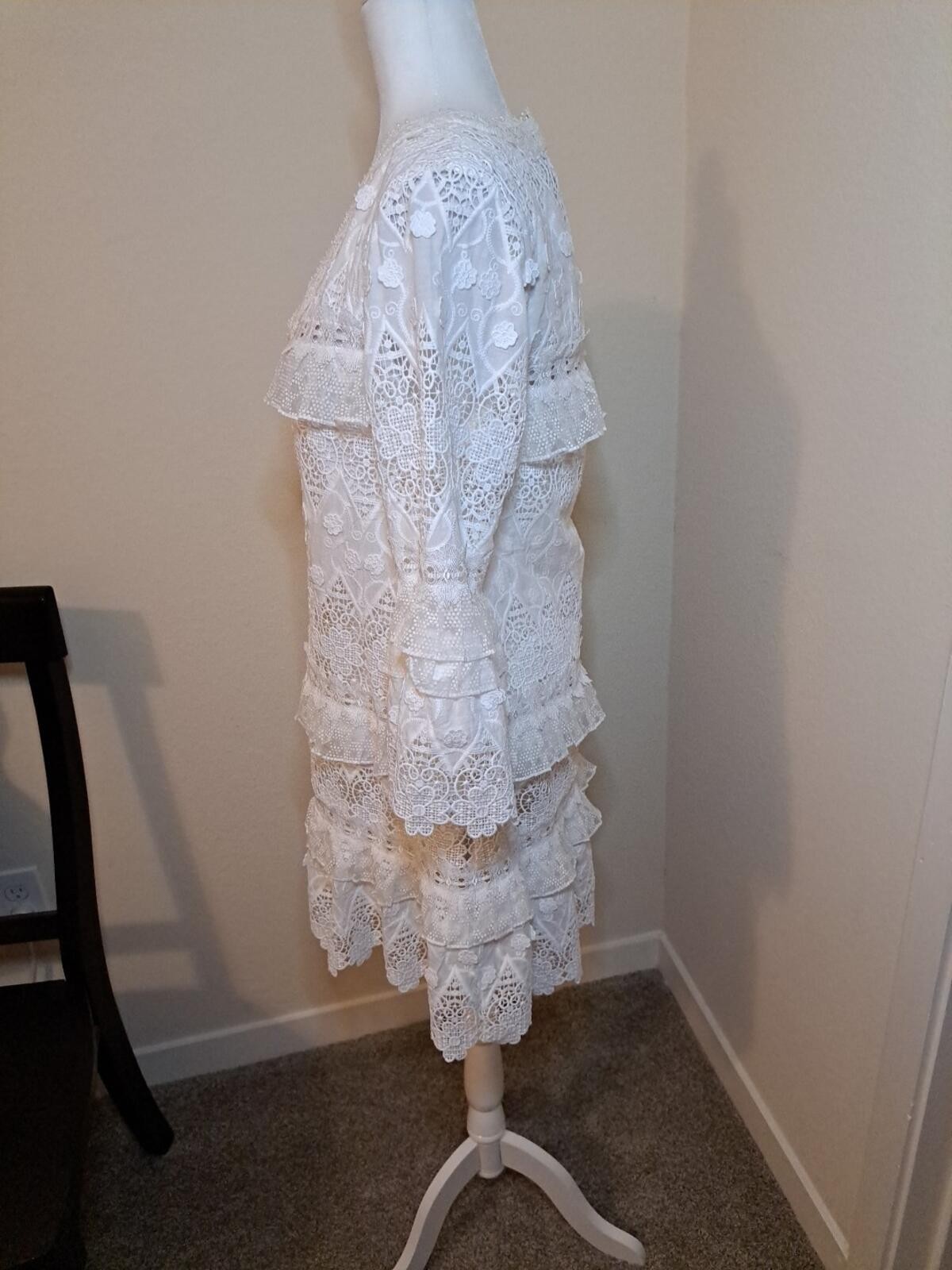 Alexis Dress Ivory Lace Size L EUC Bell Sleeves
