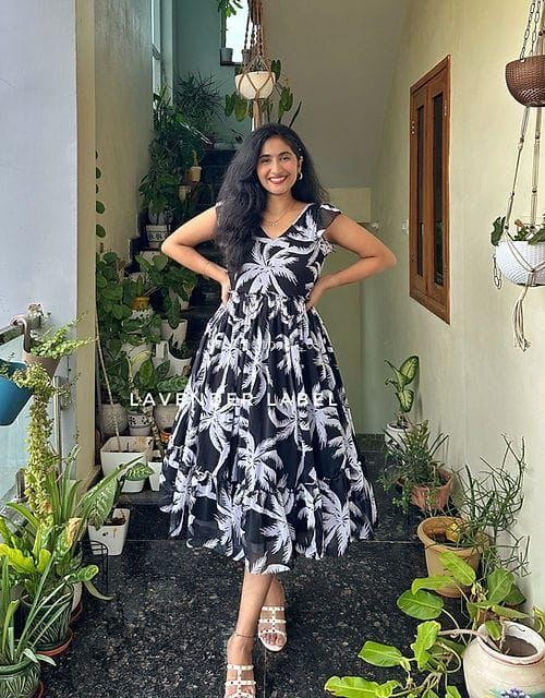 Women’s Black and White Tropical Palm Tree Print Tiered Midi Summer Dress