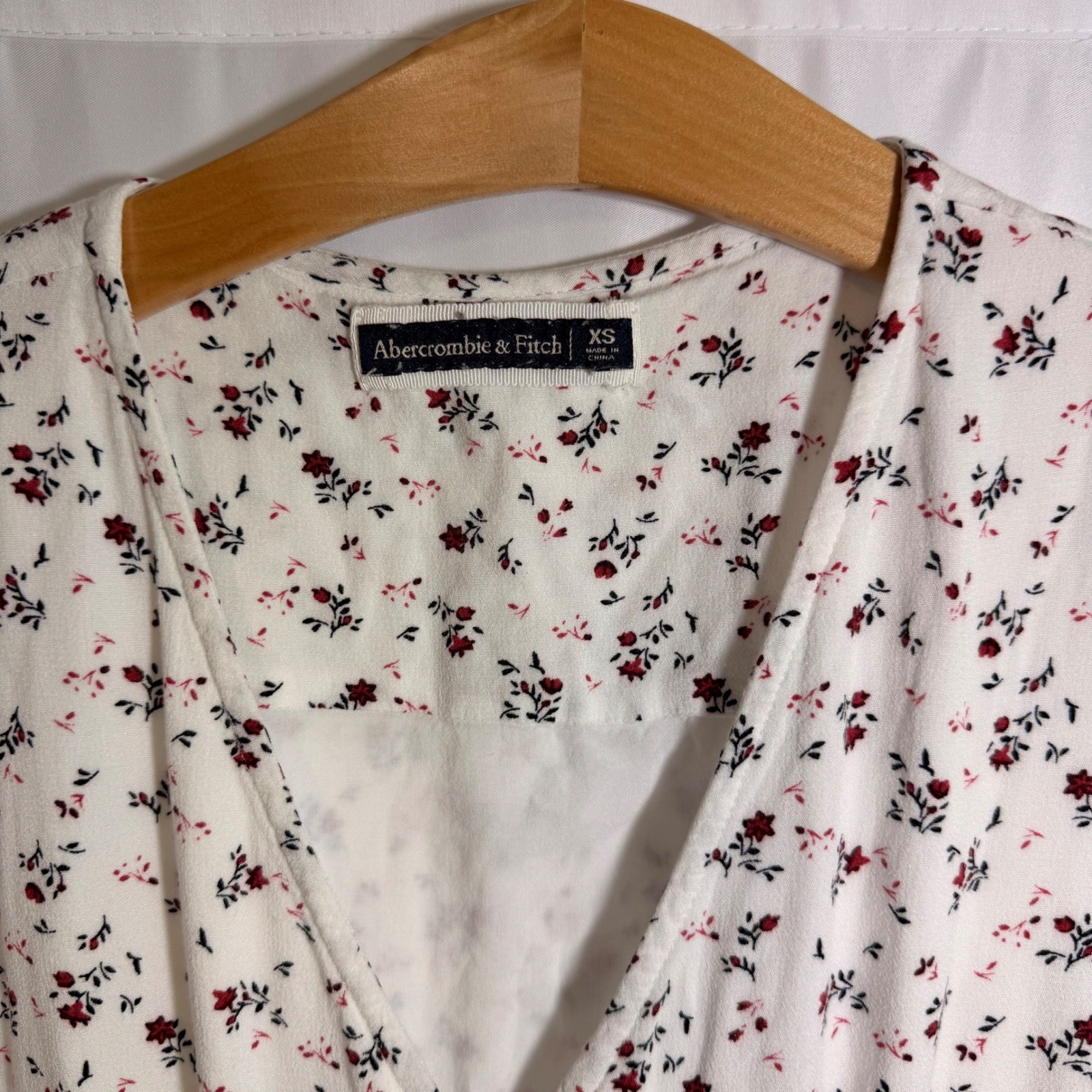 Abercrombie & Fitch Cream Floral Button Front Mini Dress XS Short Sleeve V-Neck