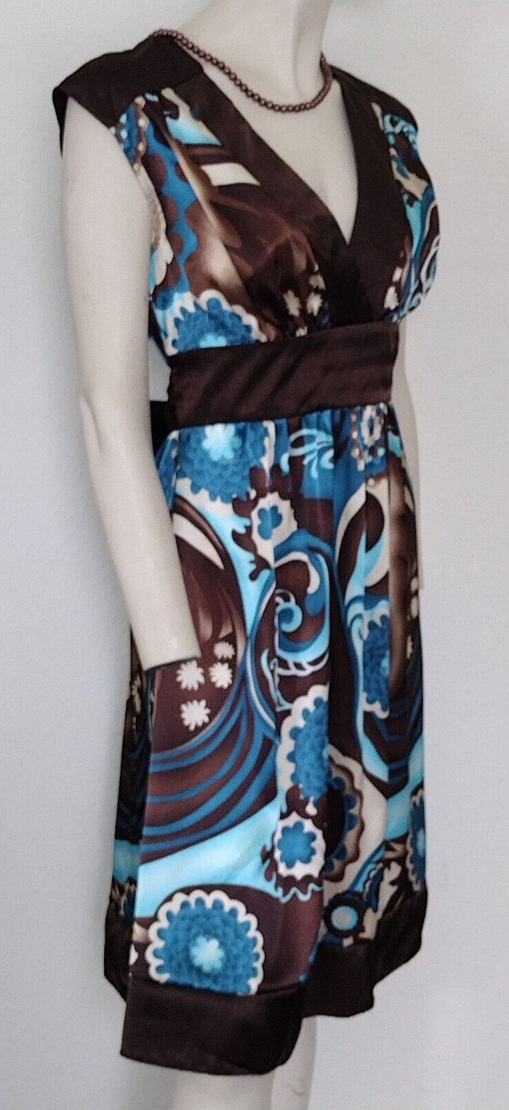 Woman A. Byer SATIN KNEE PULLOVER DRESS W/BACK TIE BELT Size 9 V-Neck Sleeveless