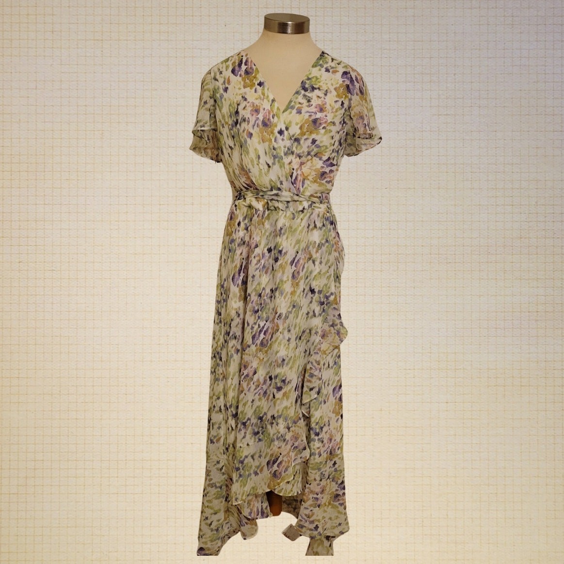 White House Black Market Size 12 Watercolor Floral Ruffle Sleeve Dress