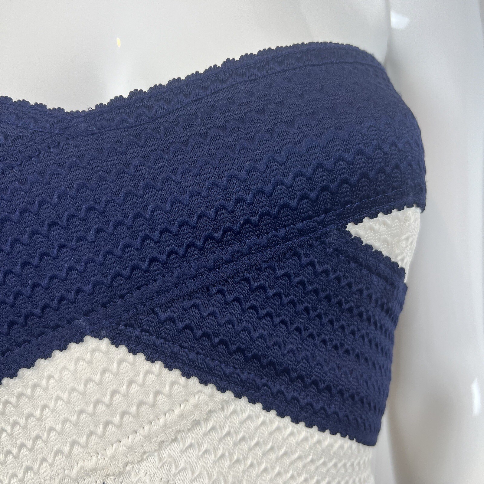 BCBG MaxAzria Women’s Size S Strapless Mini Bandeau Bandage Dress Blue White