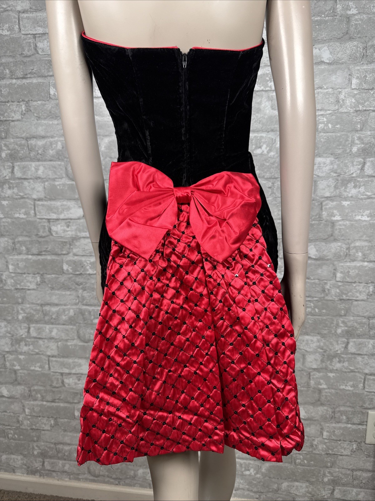 Jessica McClintock Gunne Sax 5/6 Black Velvet Formal Dress Red Sequin Bow Back