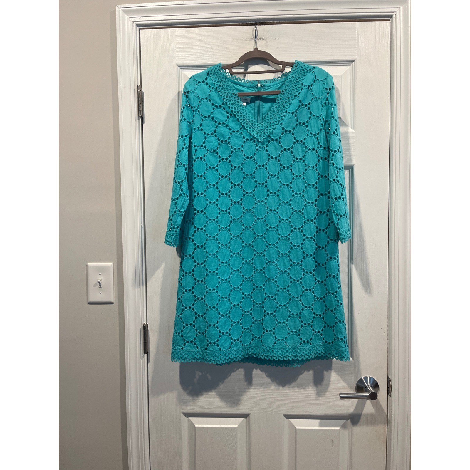 London Times Turquoise Blue Eyelet Lace V-Neck Shift Dress Scallop Trim Size 12