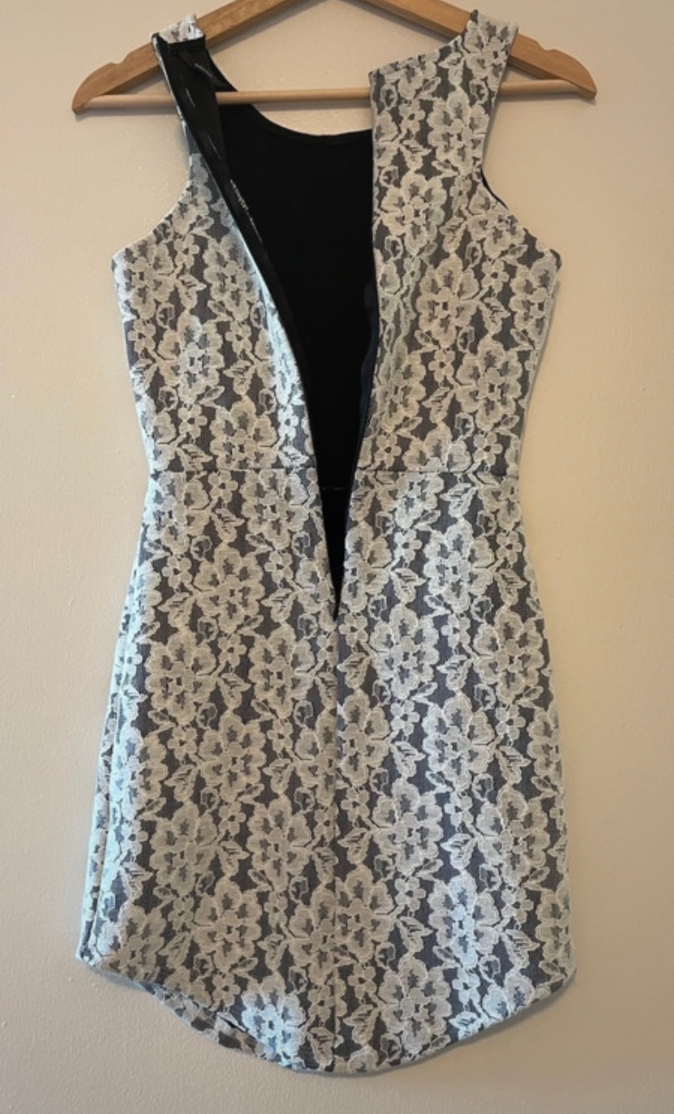 Blanc black/ white floral lace bodycon dress, size xs