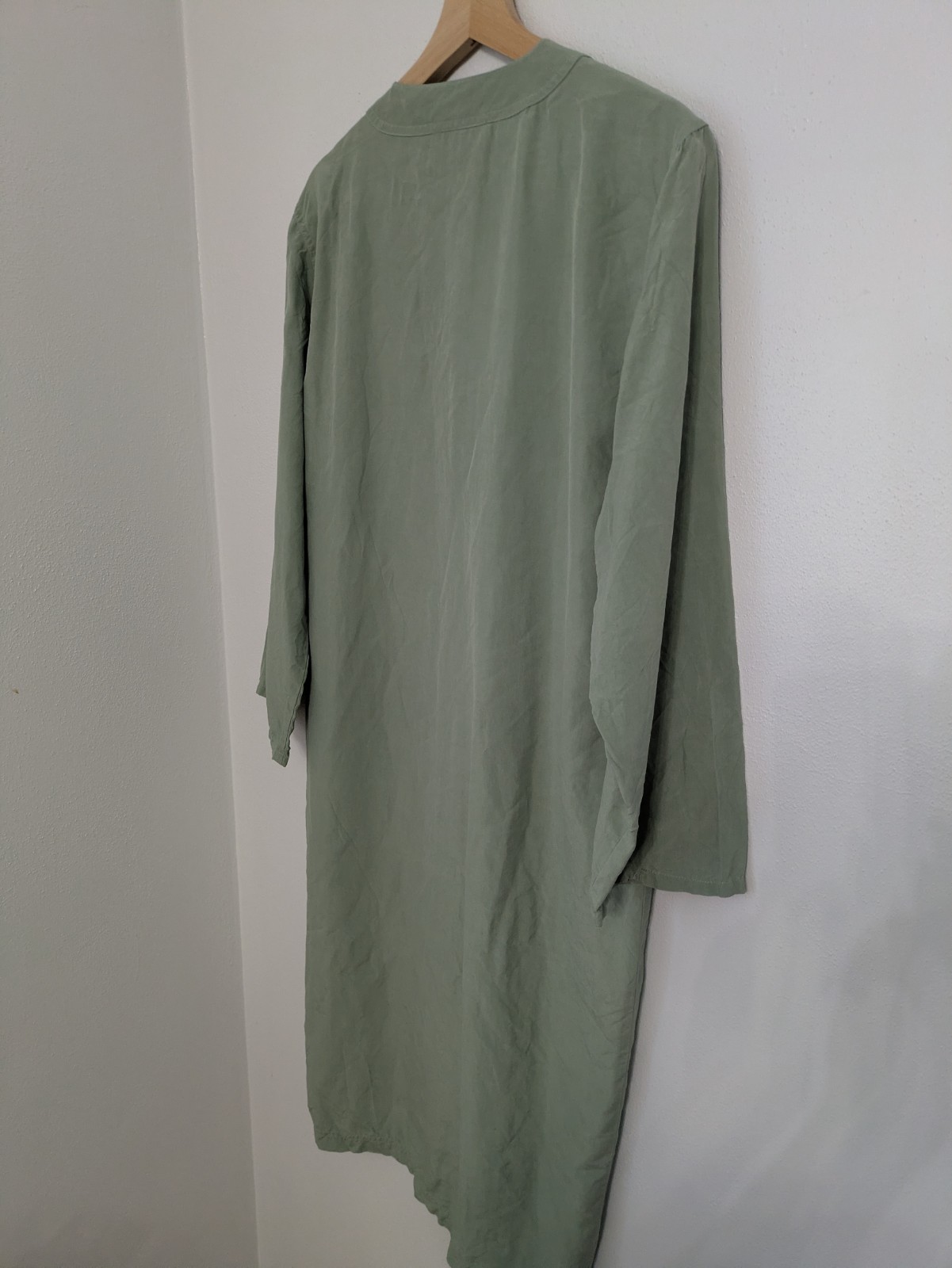 Victoria Soie 100% Silk Green Button Front V-Neck Midi Shirt Dress Sz 12 Pockets