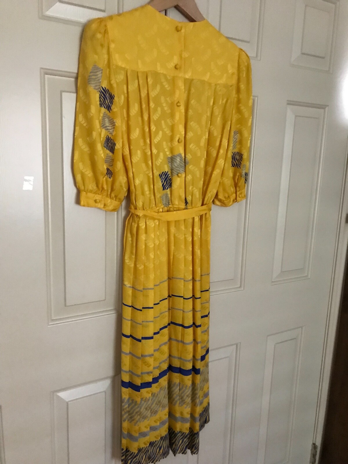 NWTT – ELEGANT and BEAUTIFUL 100% SILK MIDI PLEATED DRESS, Size 6