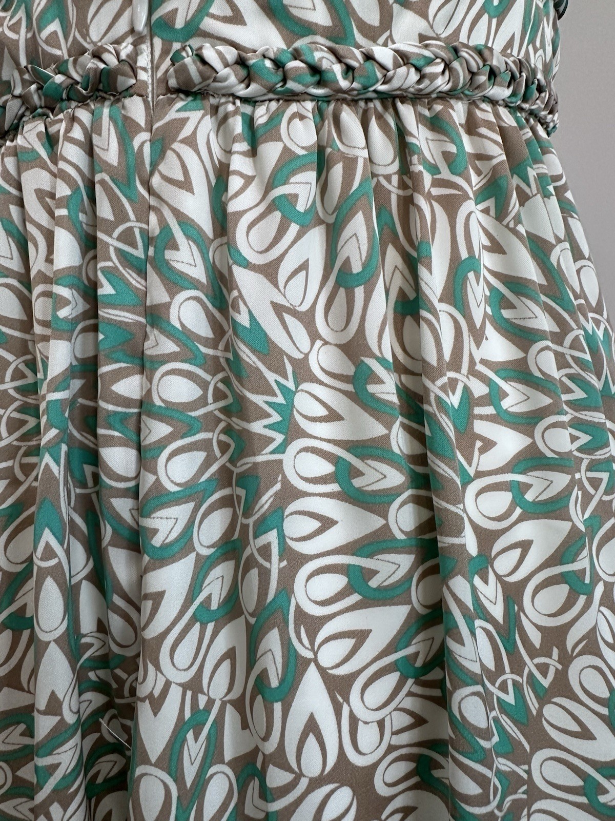 BCBGeneration Fit & Flare V-Neck Sleeveless Geometric Dress Sz 10 Knee Poly