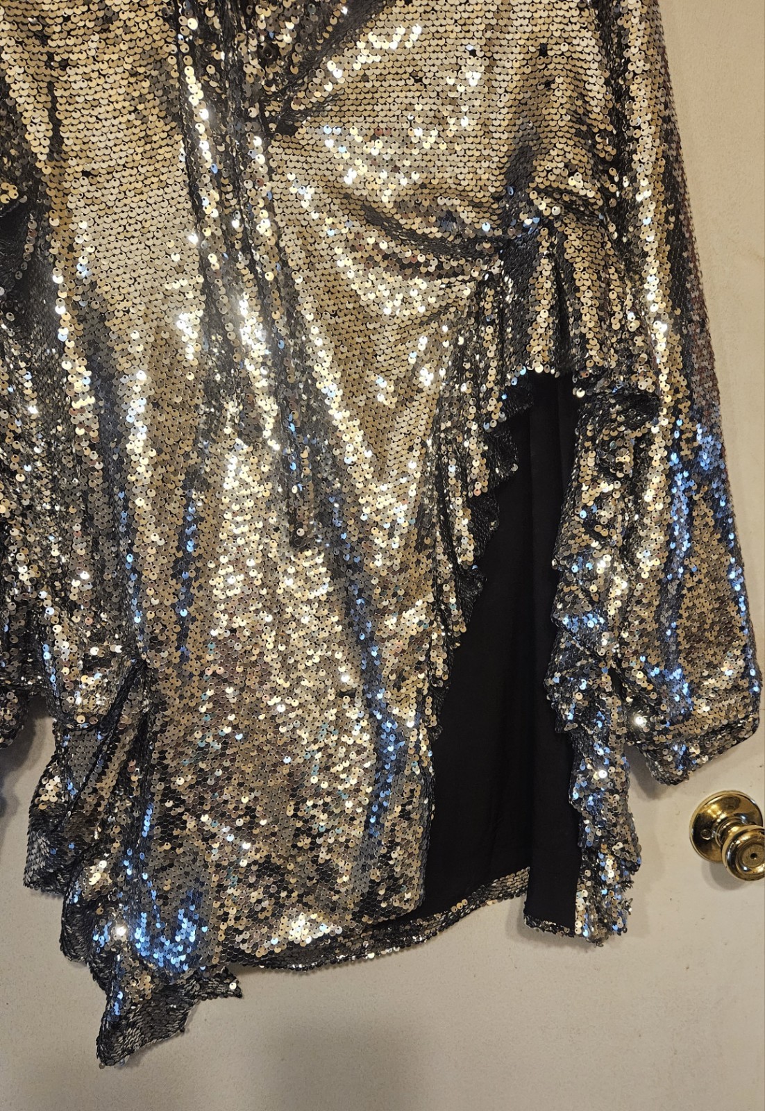 SEQUIN TOP OR DRESS SIZE LARGE ORIGINALLY 130.00 LONG SLEEVES NEW SILVER LINED