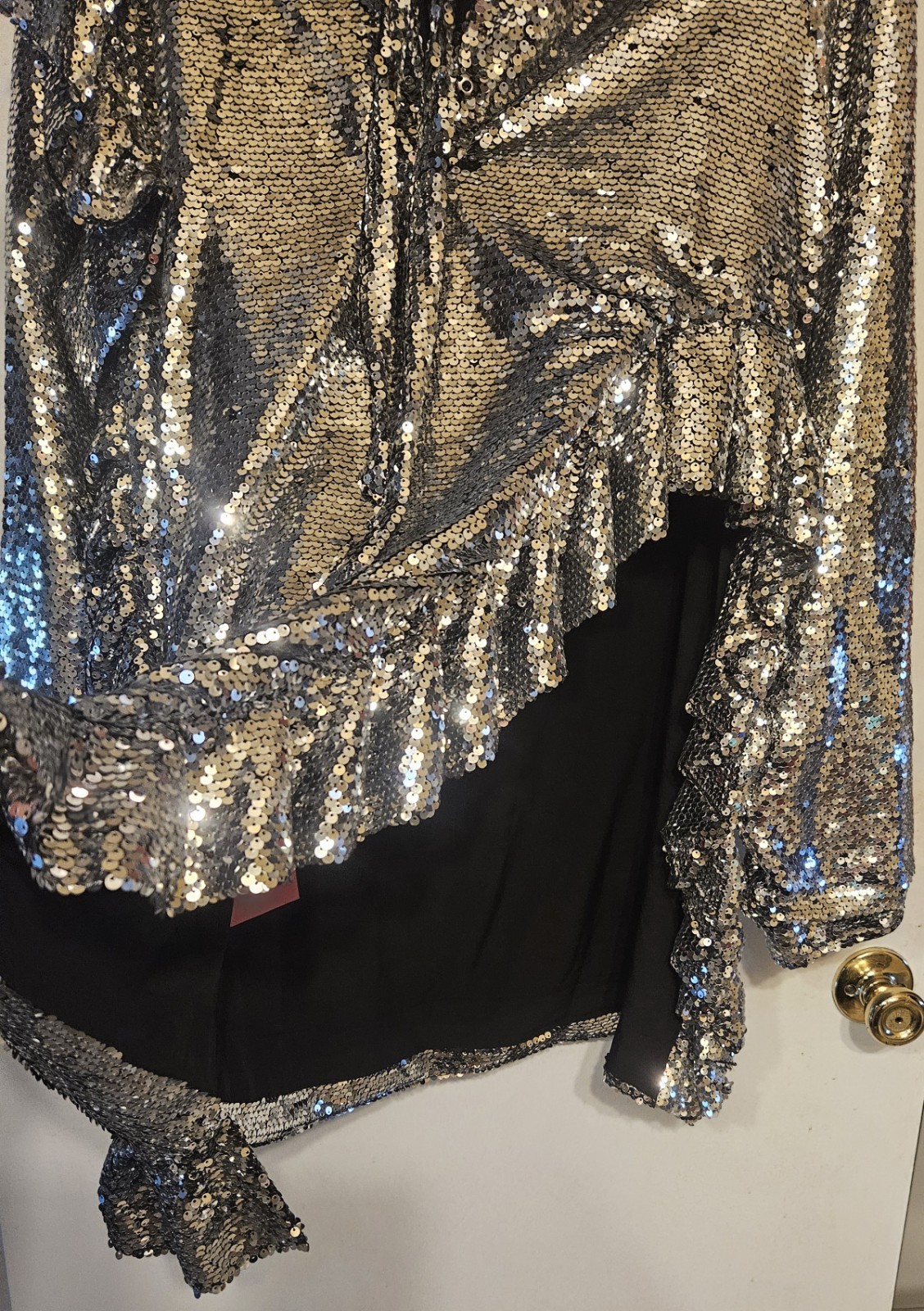 SEQUIN TOP OR DRESS SIZE LARGE ORIGINALLY 130.00 LONG SLEEVES NEW SILVER LINED