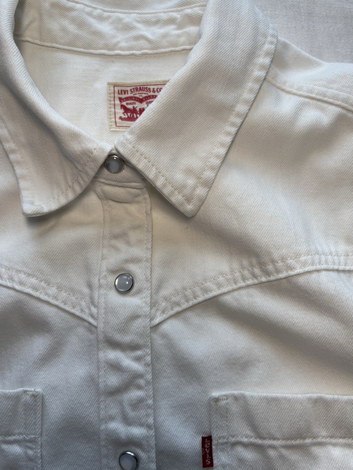 Levi’s Louisa Pearl Snap White Denim Dress Relaxed Fit w Pockets Icy-Ecru/White