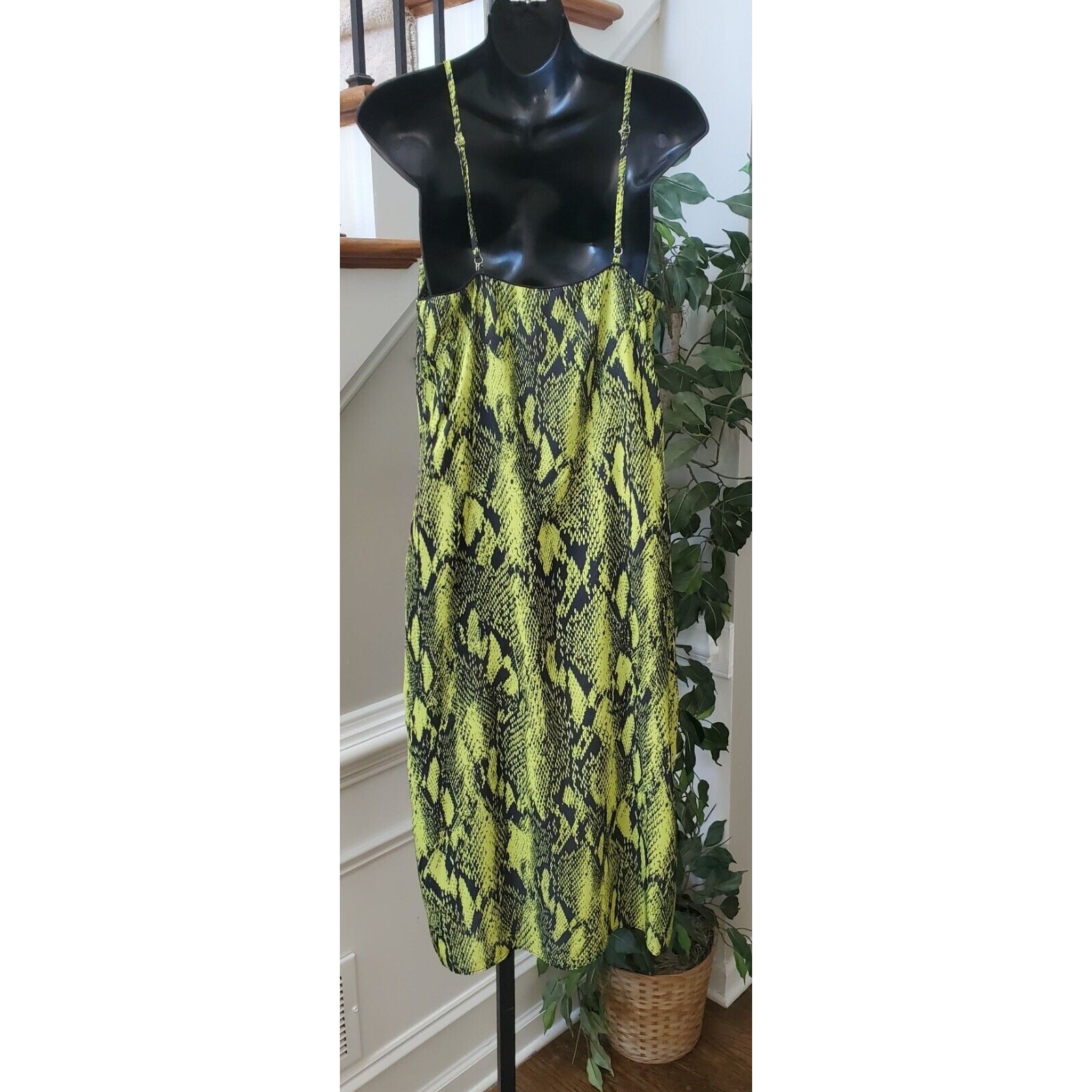 Sans Souci Green Snake Print Polyester V-Neck Sleeveless Knee Length Dress Large
