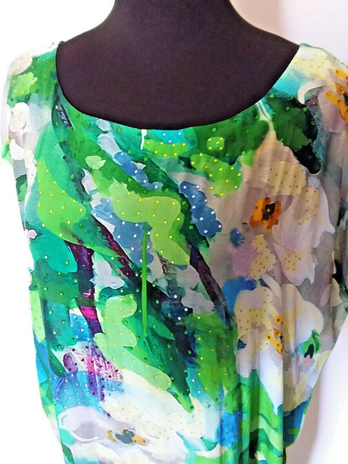 EXQUISITE EMBELLISHED DESIGNER LONG ROUND NECK SILK CREPE KAFTAN FLOWER PATTERN