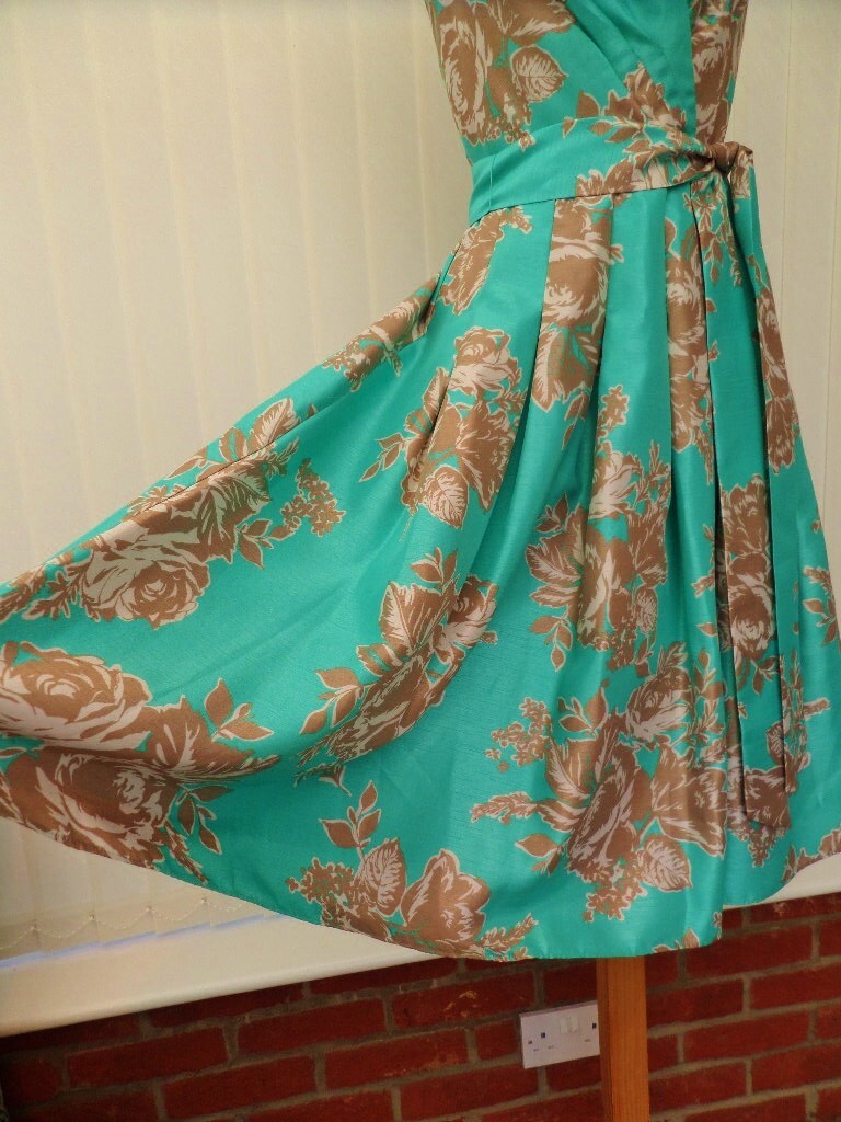 ELIZA J TURQUOISE GOLD IVORY FLORAL SATEEN 50’S PLEAT FLARE MIDI DRESS 8 NWOT