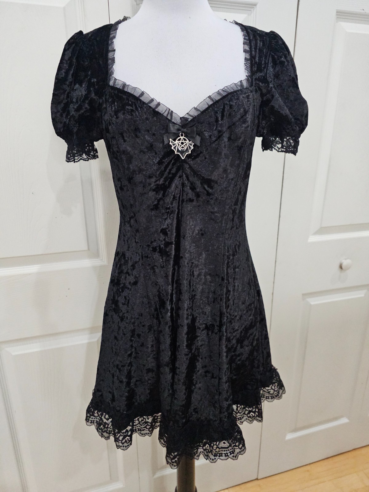 Dolls Kill The Grave Girls Goth Sweeter Than Midnight Black Velvet Mini Dress S