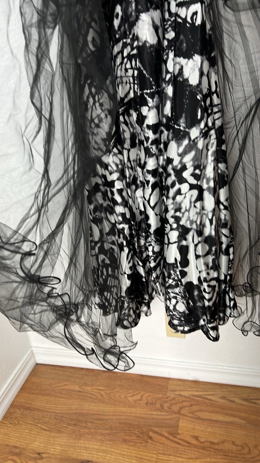 Deb Black And White Formal Maxi Dress 5/6 Sequins Beads It Crosses In The Back